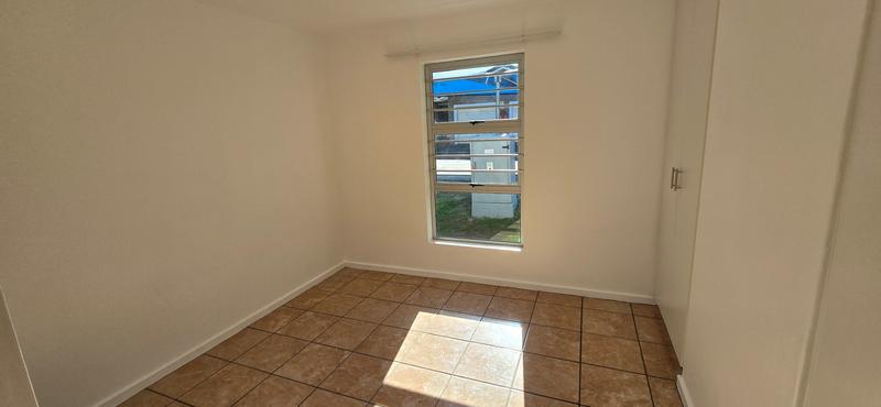 2 Bedroom Property for Sale in Oakglen Western Cape